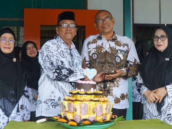 Peringatan Hari Guru Nasional - Senin 25 November 2024
