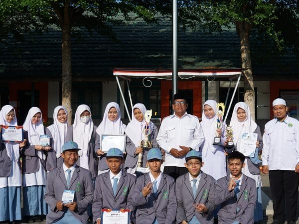 Upacara Bendera Dan Pembagian Piala, Senin 13 Oktober 2025