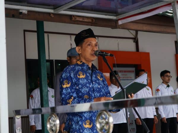 Upacara Bendera Dan Pembagian Piala,Senin 17 November 2025